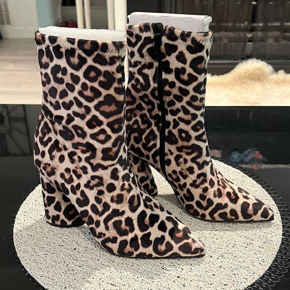 NWT STEVE MADDEN leopard print pointed toe booties 7.5 - Picture 2 of 7